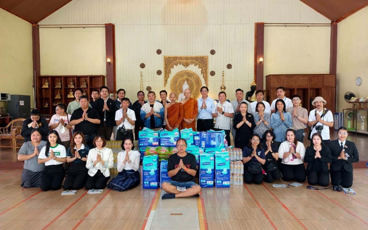 สื่อมวลชนจังหวัดน่านร่วมประกอบพิธีทำบุญอุทิศส่วนกุศลแก่สื่อมวลชนที่ล่วงลับ เนื่องในวันสื่อสารมวลชนแห่งชาติ หรือวันนักข่าว พร้อมเดินหน้าโครงการผ้าป่าผ้าอ้อม &ldquo;ส่งมอบความรักความห่วงใย ปีที่ 2&rdquo; เพื่อช่วยเหลือผู้ป่วยติดเตียง ผู้สูงอายุ พระสงฆ์อาพาธ และกลุ่มเปราะบางในพื้นที่จังหวัดน่าน