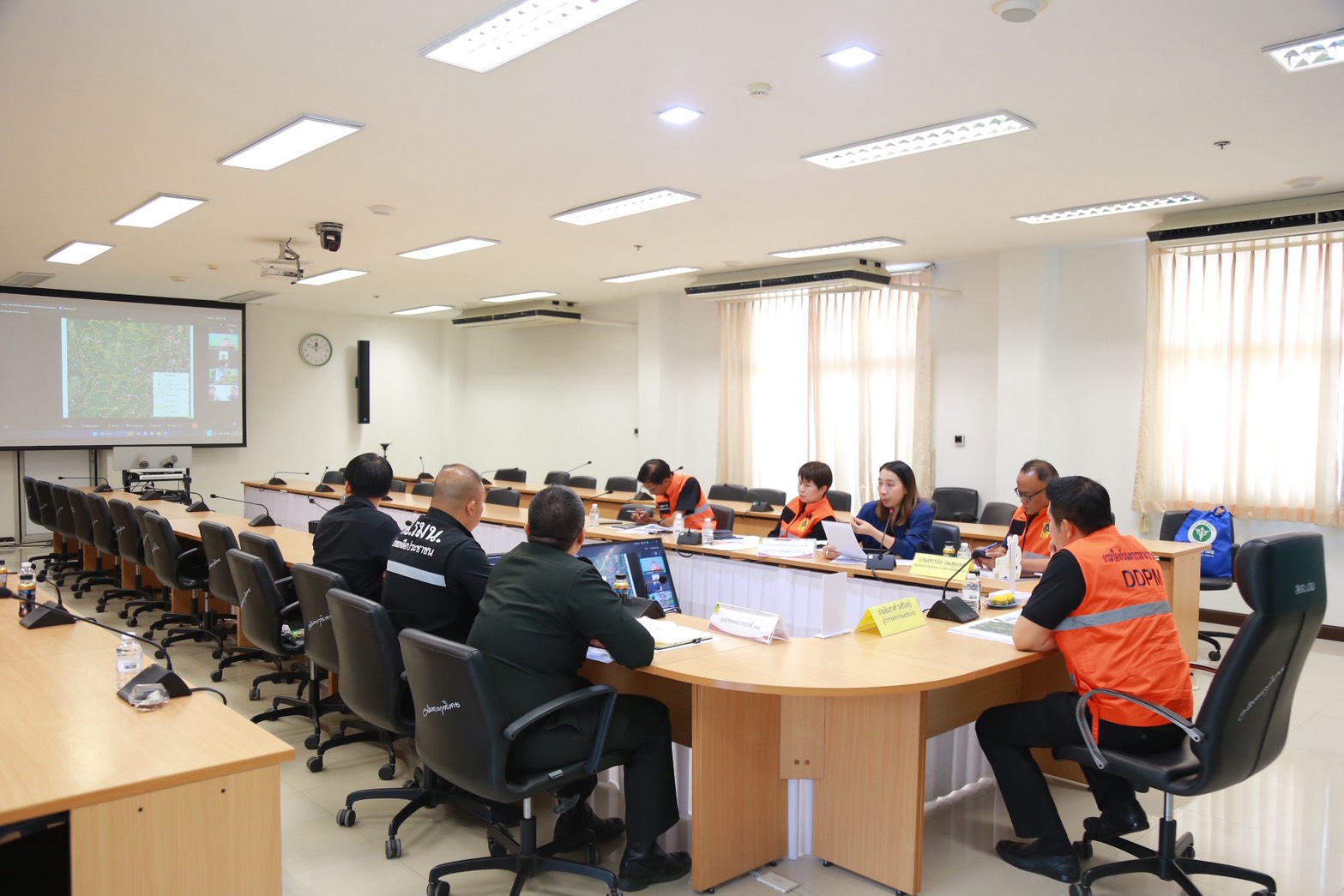 ผู้ว่าฯ น่าน ถกเข้ม ติดตามสถานการณ์ไฟป่าและ PM 2.5 เน้นย้ำ 4 อำเภอเฝ้าระวังพิเศษ หากฝ่าฝืนบังคับใช้กฎหมายทันที