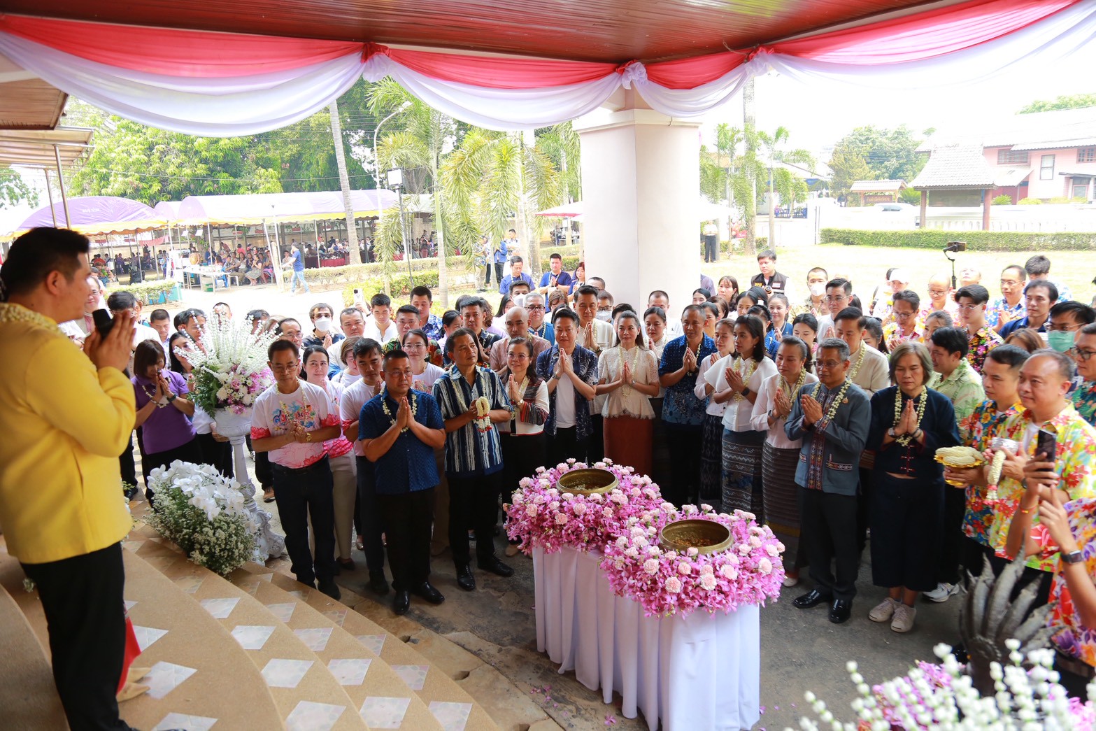 จังหวัดน่านจัดพิธีสูมาคารวะรดน้ำดำหัว ขอพรผู้ว่าฯ และรองผู้ว่าฯ สืบสานประเพณีสงกรานต์ ปี 2569