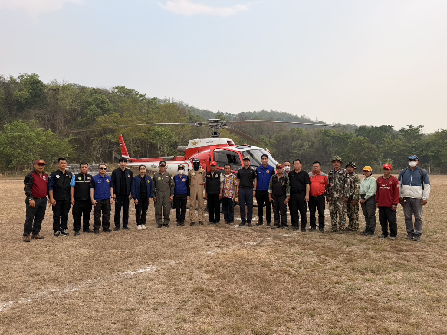 ฮ. กระทรวงทรัพฯ เร่งดับไฟป่า ภูเขาสูงชันและป่าลึก อำเภอนาหมื่น จังหวัดน่าน