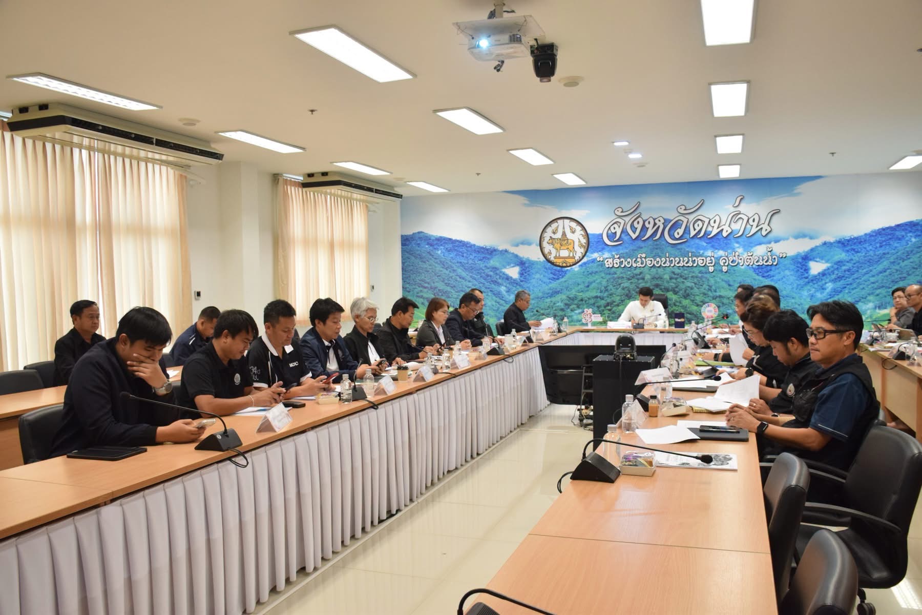 จังหวัดน่าน ประชุมติดตามโครงการพัฒนาคุณภาพชีวิตอย่างยั่งยืนตามพระราชดำริ บ้านน้ำรีพัฒนา เร่งขับเคลื่อนและยกระดับคุณภาพชีวิตประชาชนในทุกมิติ